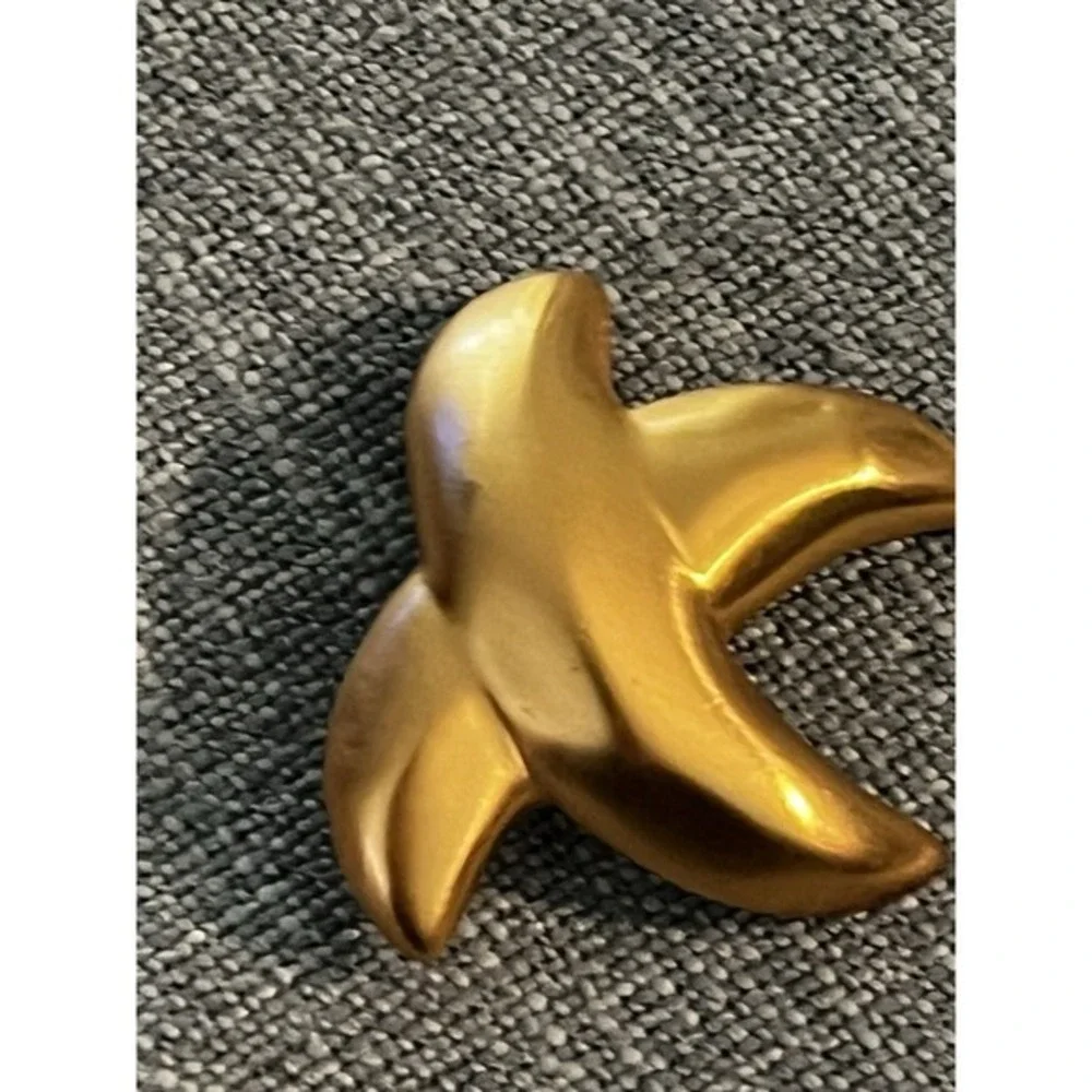 Vintage Anne Klein Abstract Matte‎ Gold Tone Brooch Pin 1